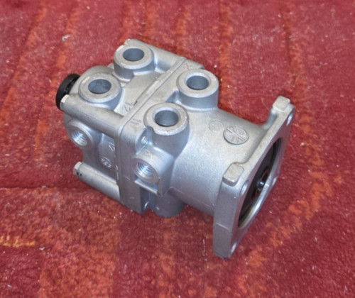 Wabco service brake valve