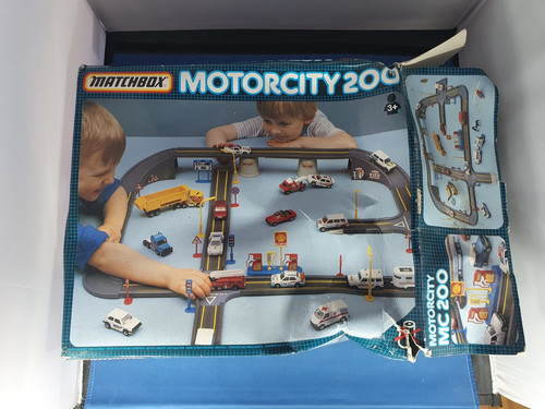 Matchbox motorcity 200 - matchbox, damaged