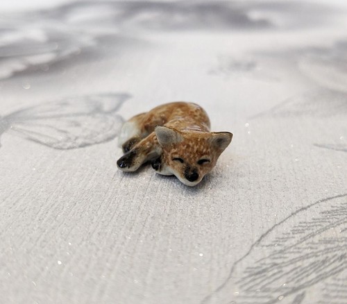 Baby sleeping fox - sleeping,