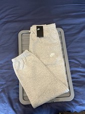 Men’s Small Nike Club
