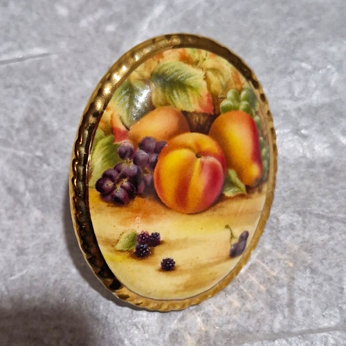 Aynsley fine bone - china, brooch