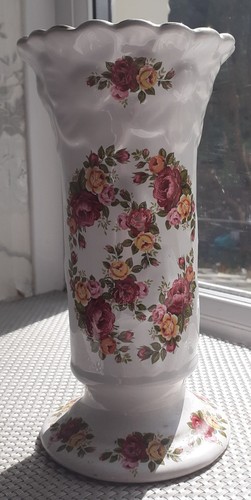 Vtg white ceramic jardiniere - white,