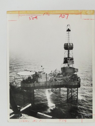 Offshore oil rig drilling - oil,
