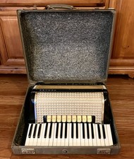 Hohner Verdi II M Accordian