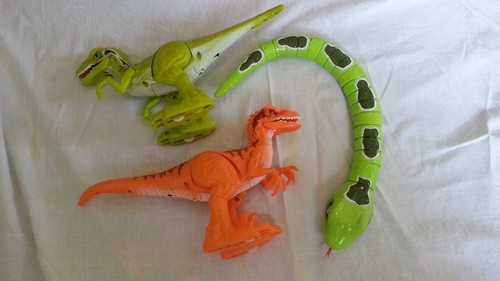 Zuru toys robo alive robotic - robo,