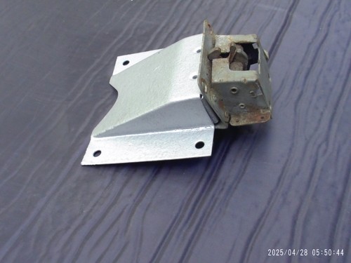 Latch for rear trunk - latch,