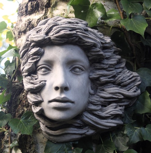 Woman the wind - the, garden