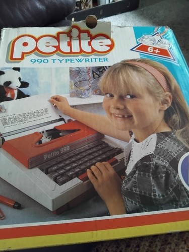 Petite 990 typewriter boxed - petite,