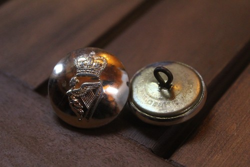 Irish guards buttons 27mm - irish,