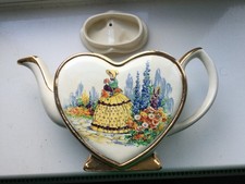 111162A  Lingard Webster Crinoline Pinkie Lady Heart & Key Tea Pot Yellow Dress