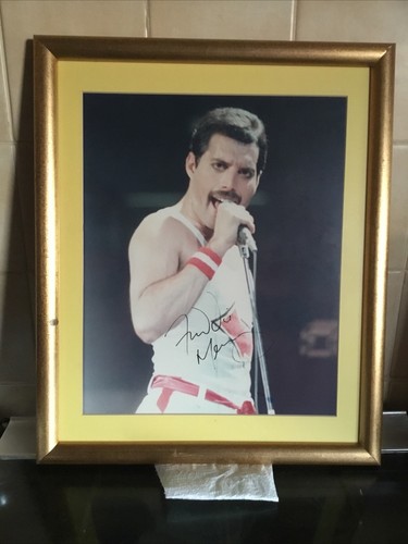 Freddie mercury signed - freddie, photo