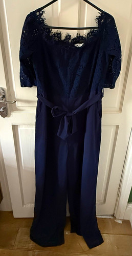 Yumi navy floral lace - floral, v-neck