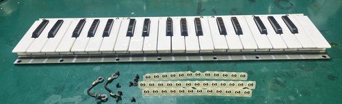 Korg microkorg keyboard - microkorg, bed