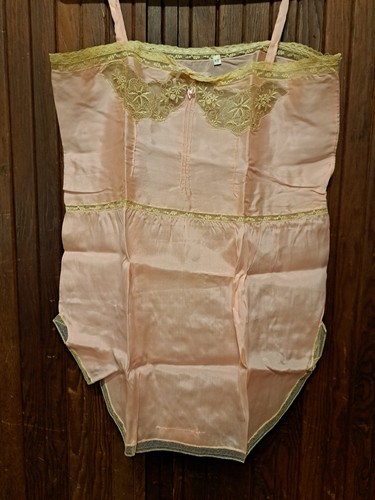 Vintage 1920s pink satin - pink,