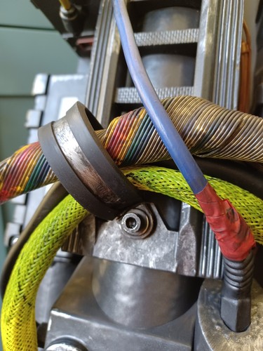 Ribbon cable clamp - clamp, fixings