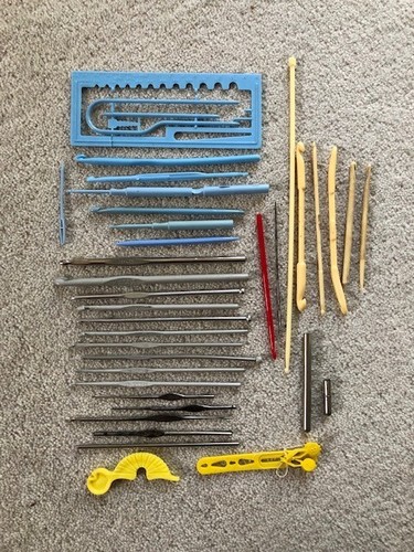 Assorted vintage crochet hooks - vintage,