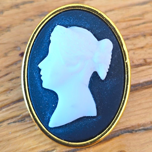 Oval cameo style brooch - oval,