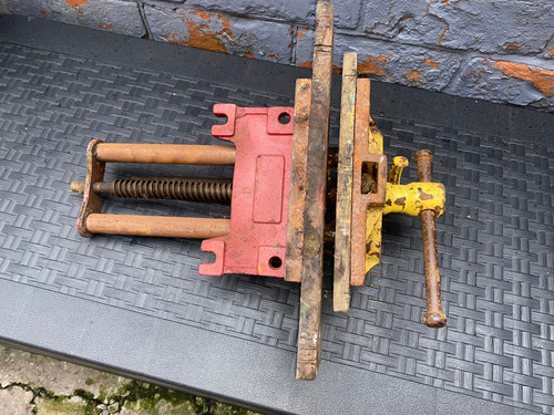 Quick release woodworking - quick, vice