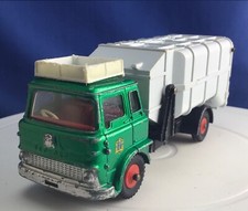 DINKY 978 BEDFORD REFUGE WAGON