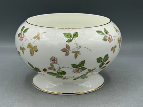 Wedgwood vase wild strawberry - wedgwood,