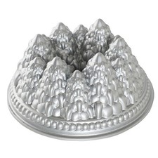 Bundt Pan: Nordic Ware Pine