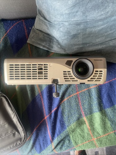 Toshiba tlp t50 vga - tlp-t50,
