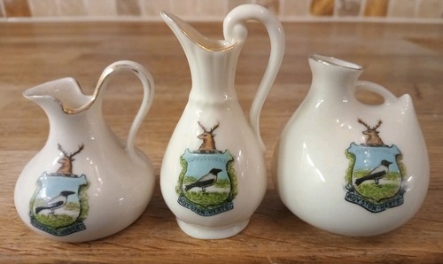 Vintage crested china jugs - x,