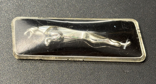 Jaguar wing centre car - , badge