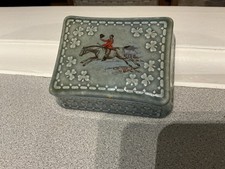 Vintage Wade Irish Porcelain Lidded Trinket Box / Huntsman & Clover Decoration