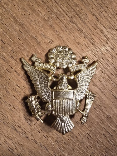 American cap badge gaunt - badge,