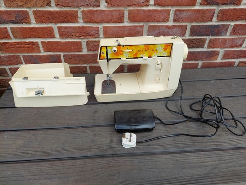 Vintage 1970s singer starlet - vintage,