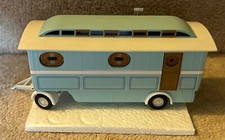 CORGI SHOWMANS CARAVAN