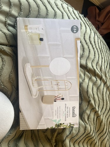 Mirror with jewellery - with, storage