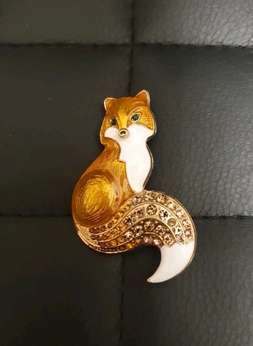 Sitting fox brooch - sitting,