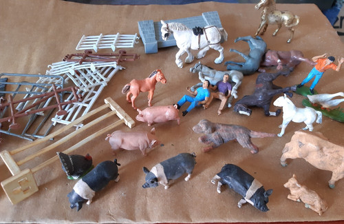 Job lot vintage plastic - of,
