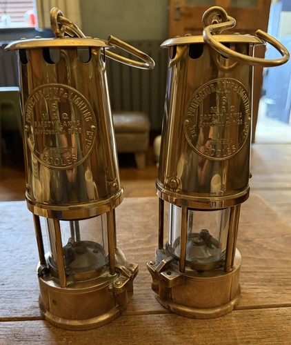 Pair eccles protector - of,
