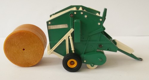 Britains farm vermeer - farm,