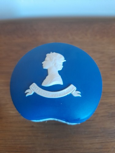 Wedgwood jasperware queen - wedgwood,