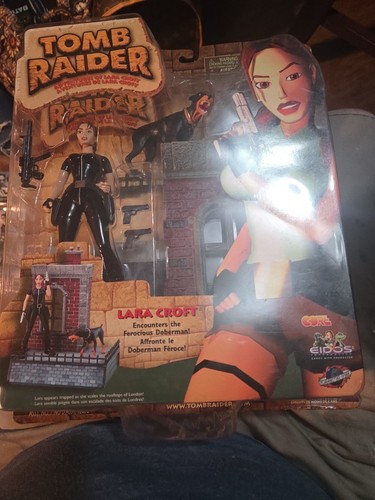 Playmates tomb raider - tomb,