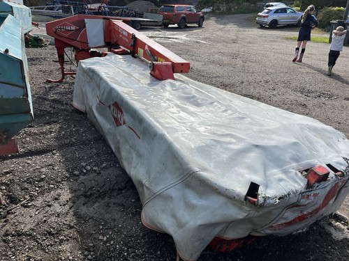 Kuhn 3110 plain - mower., tractor