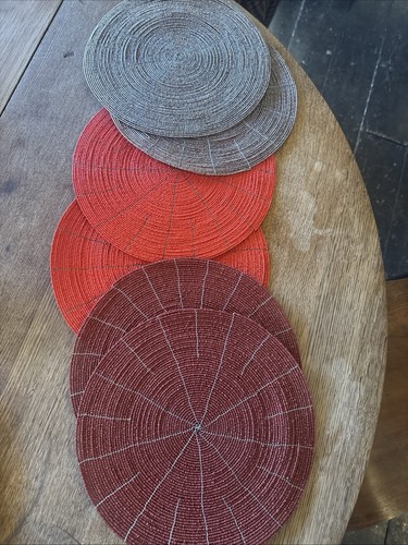 Beaded round table - beaded, placemats