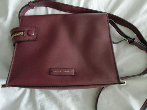 Burgundy pied terre shoulder - pied,
