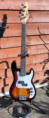 Short scale electric bass - la,