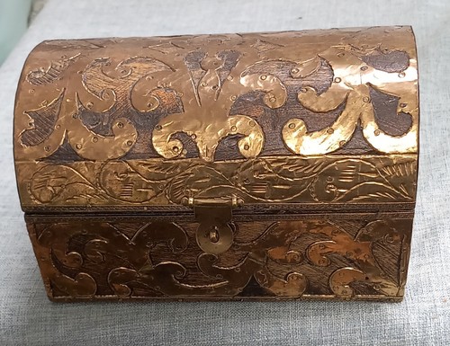Wooden treasure chest - chest/, box