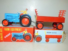 Crescent Toys 1809 Fordson Dexta Tractor & 148 Farm Trailer 1:32nd scale