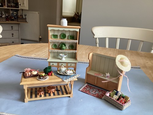 Dolls house scale - house,