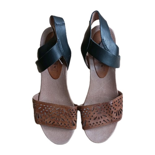 Pikolinos tan and black - tan,