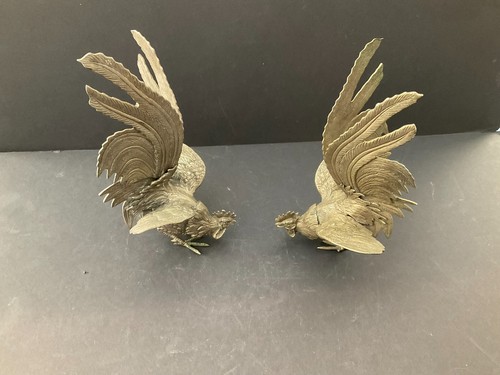 Pair metal fighting - of,