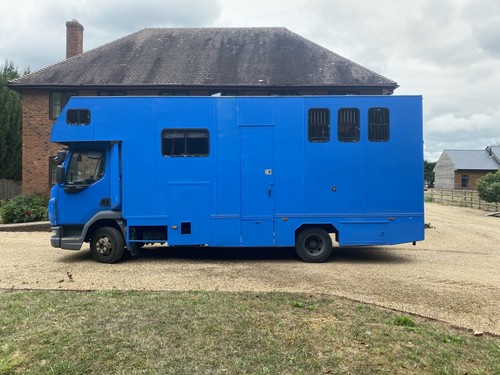 Horse box with - living, space