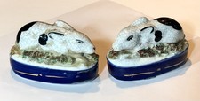 PAIR OF STAFFORDSHIRE MANTLE BUNNIES RABBITS : HAND PAINTED CERAMIC FIGURINES